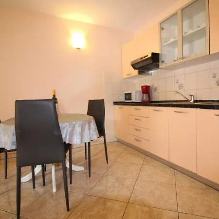 Apartment Ferienwohnung In Mit Eigenem Garten *