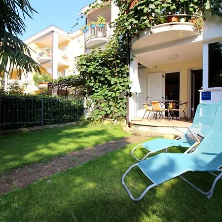 Apartment Ferienwohnung In Mit Eigenem Garten Porec