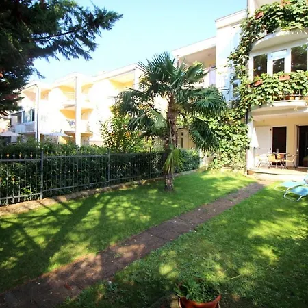 Apartment Ferienwohnung In Mit Eigenem Garten Porec