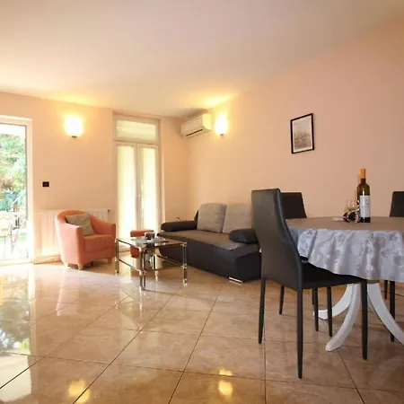 Apartment Ferienwohnung In Mit Eigenem Garten