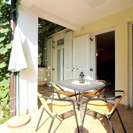 Apartment Ferienwohnung In Mit Eigenem Garten Porec