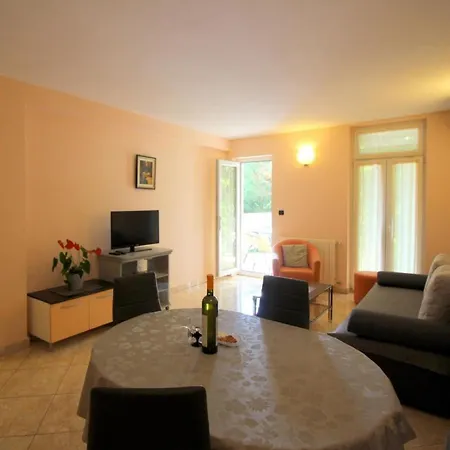 Apartment Ferienwohnung In Mit Eigenem Garten *